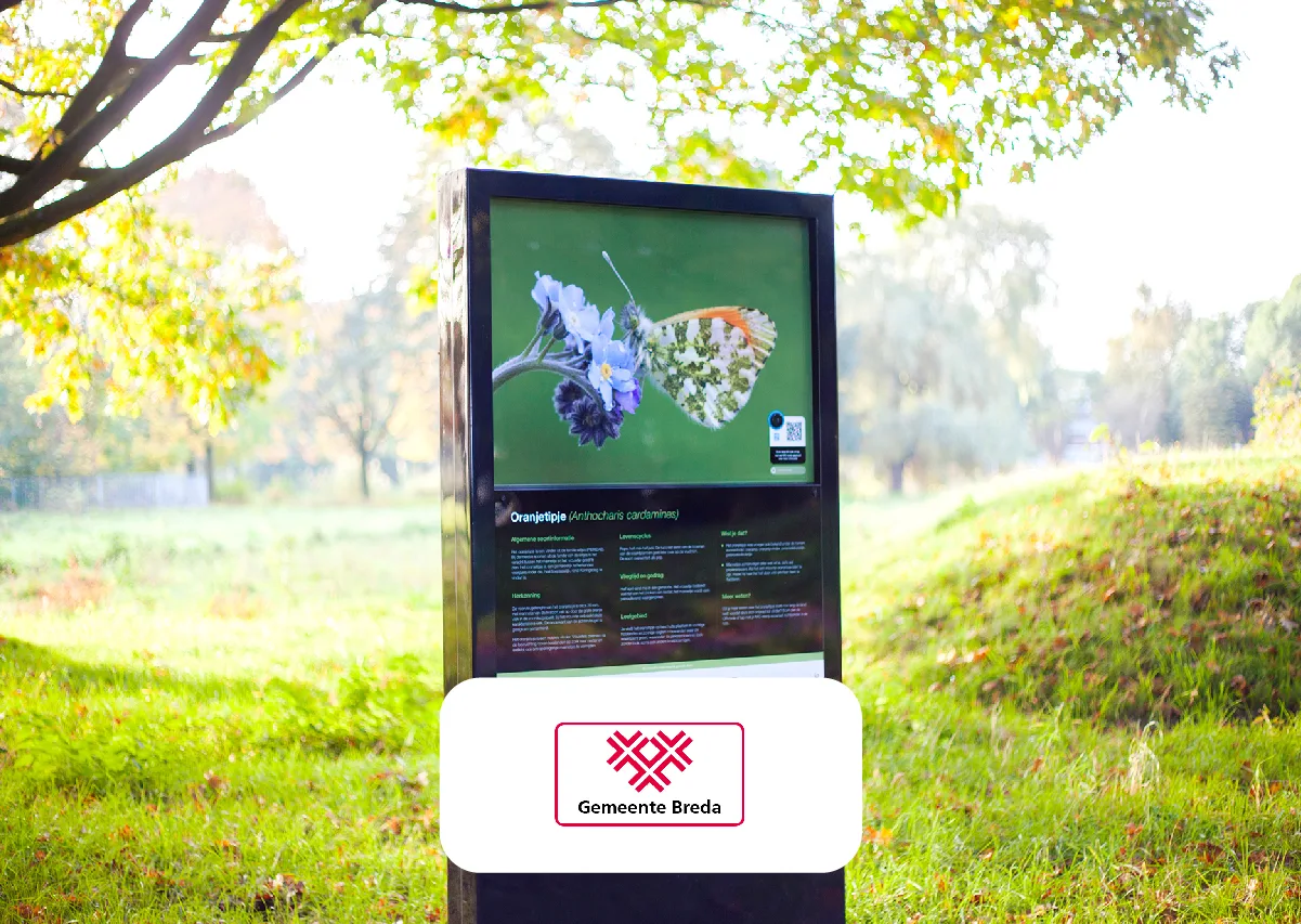 Informatiezuilen, expositiezuilen met verwisselbare panelen en kleinere informatieborden van HD Metal voor natuurpark Ho