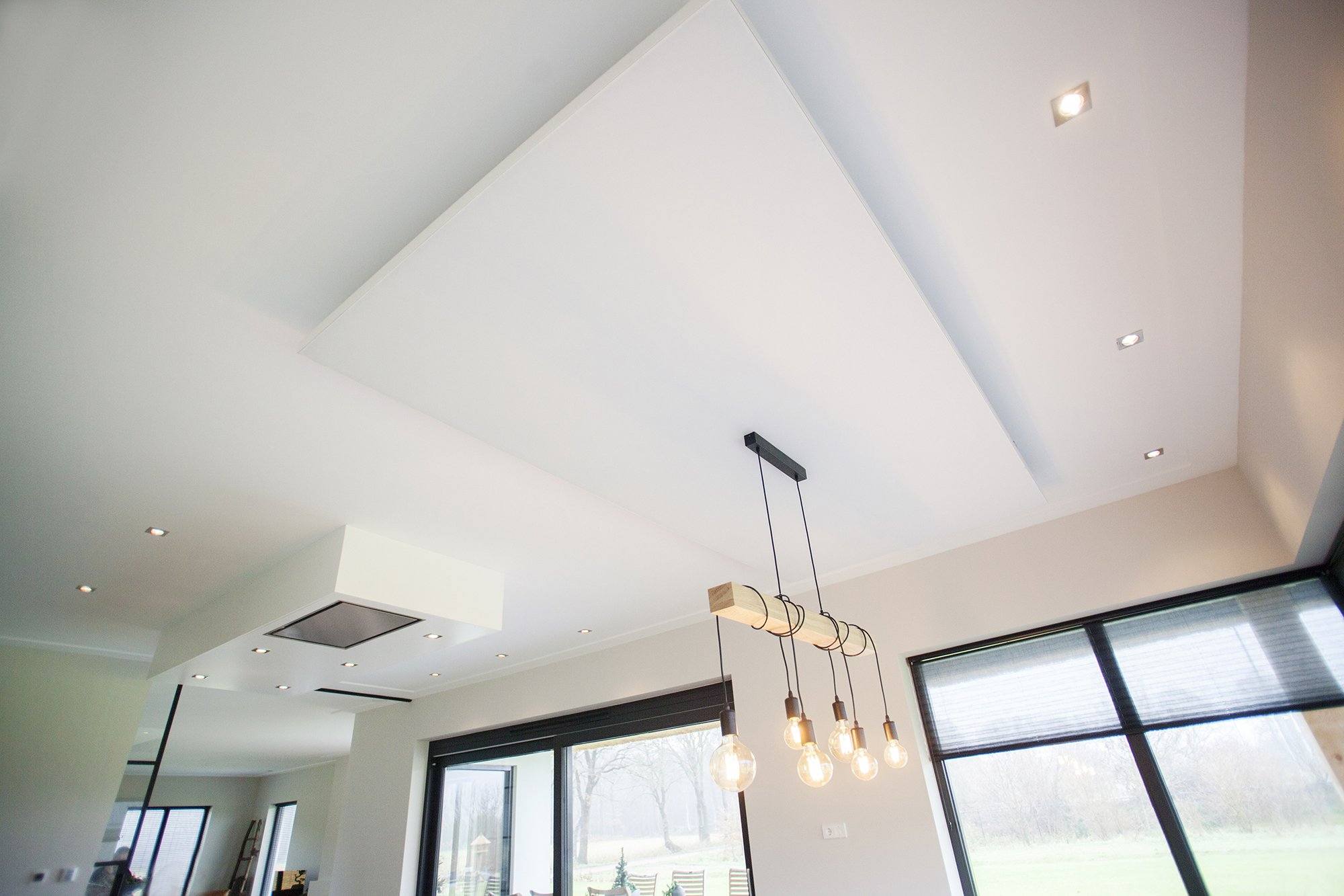 Geluidsabsorberend plafondeiland in woning Geluidsabsorberend plafondeiland in woning