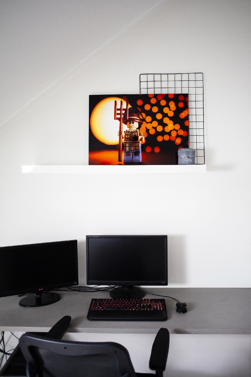 Foto van een lego poppetje op HD metal perfect voor gamers Foto van een lego poppetje op HD metal perfect voor gamers